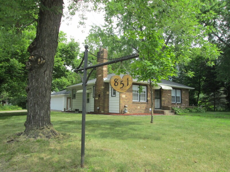 Foto principal - 851 County Road B W