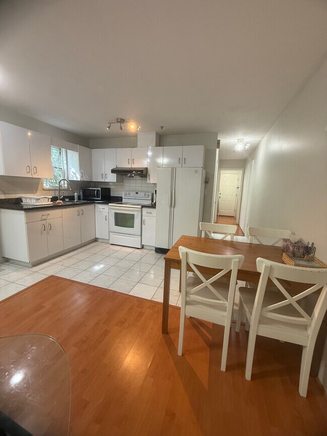 Photo du bâtiment - 623 10th Av E