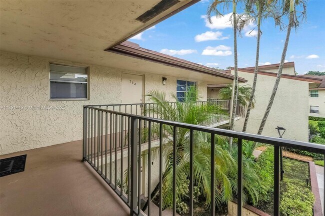 Foto del edificio - 8790 Holly Ct