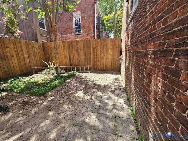 Building Photo - 2817 E Grace St
