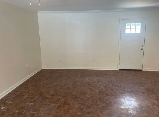 Building Photo - 206 Challenger St