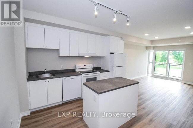 Photo du bâtiment - 50 Herrick Ave