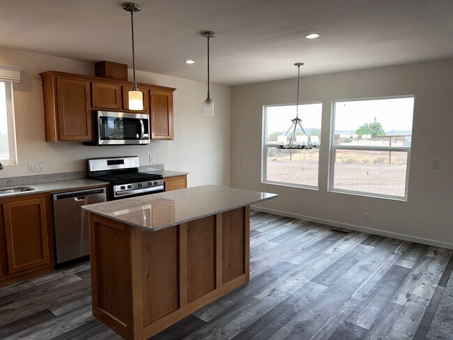 Building Photo - HORSE PROPERTY RENTAL