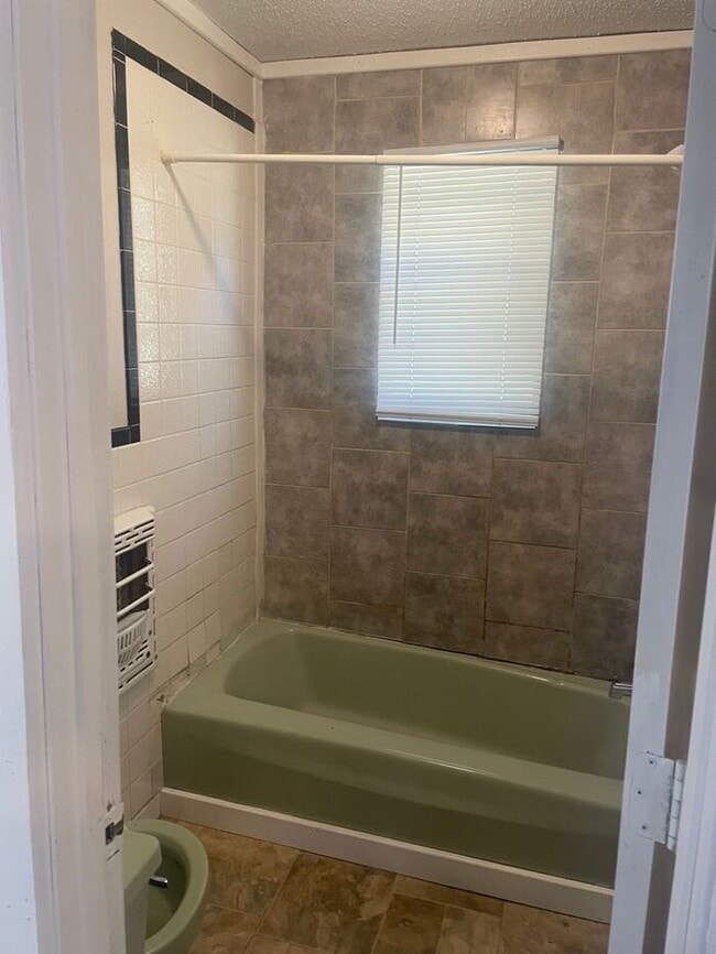 Foto del edificio - Available Now!