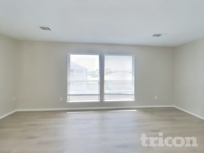Building Photo - 220 Flatwood Dr