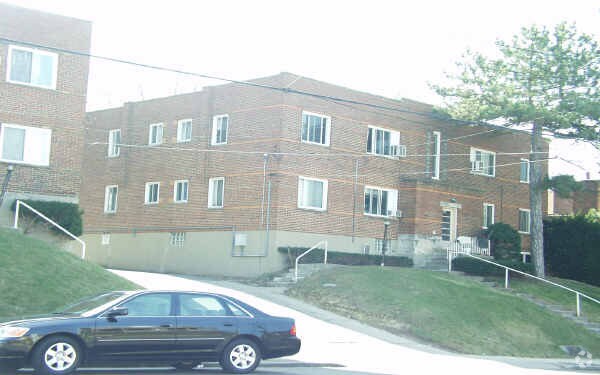 Foto del edificio - 5210 Montgomery Rd