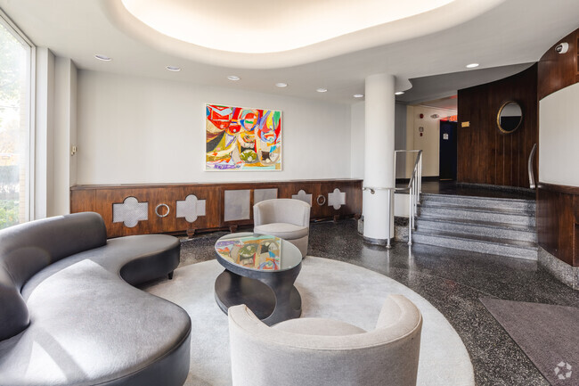 Lobby Photo - The Elaine