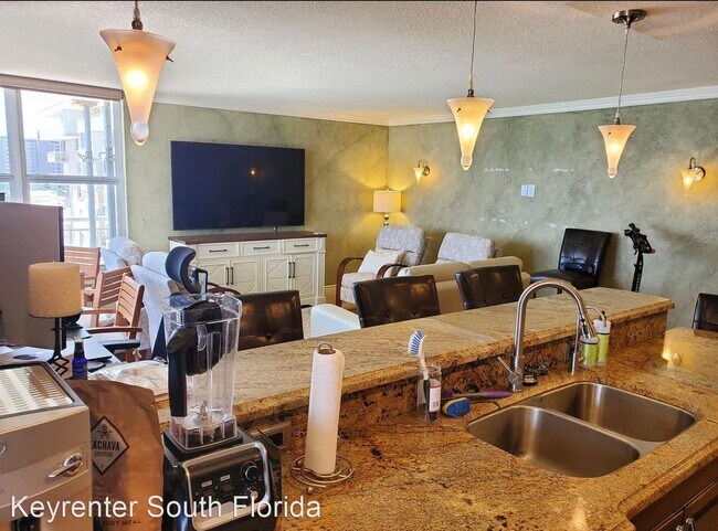 Foto del edificio - 2 br, 2 bath House - 1051 Hillsboro Mile #...