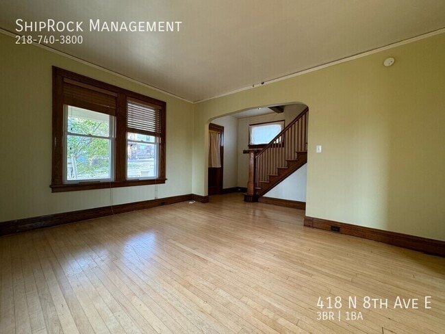 Building Photo - 418 N 8th Ave E