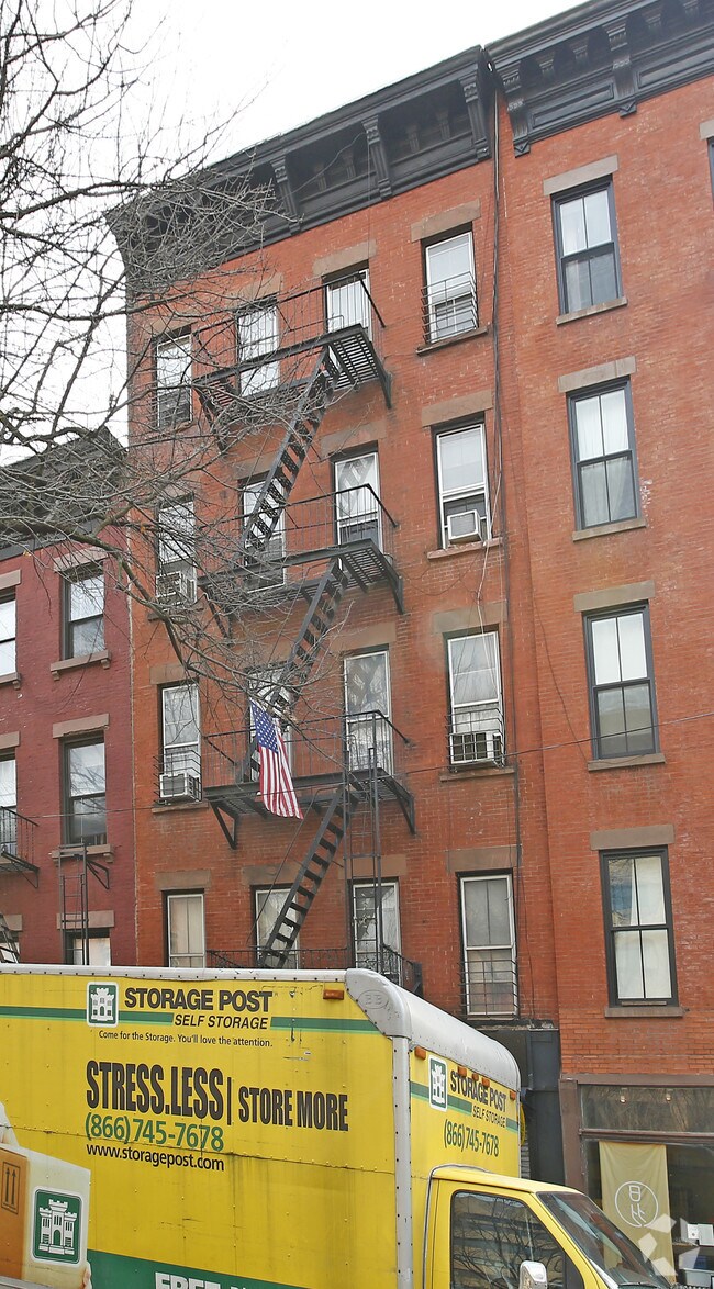 Building Photo - 331 Henry St