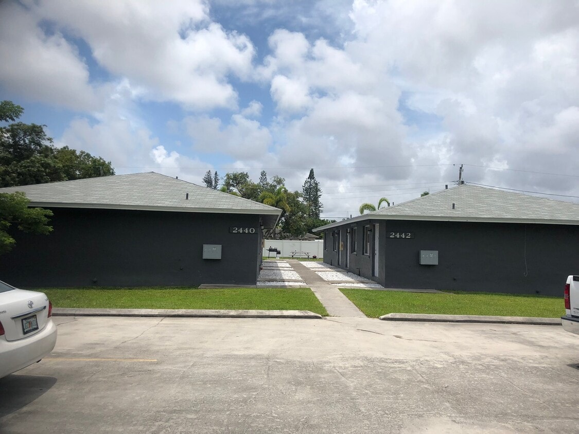 Photo - 2440-2442 Jackson St (Hollywood, FL)
