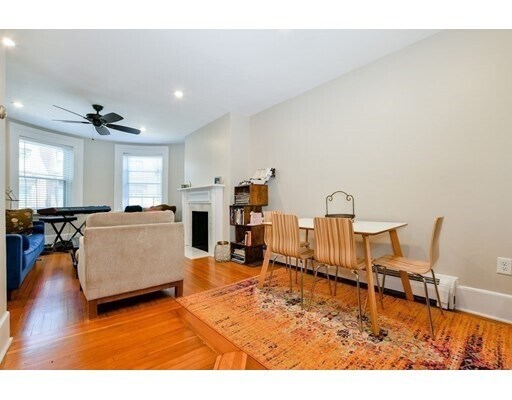 Building Photo - 128 Hemenway St