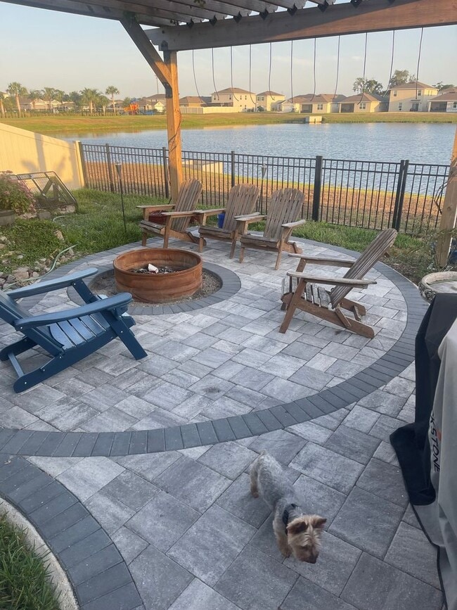 Foto del edificio - 4207 Looking Glass Pl