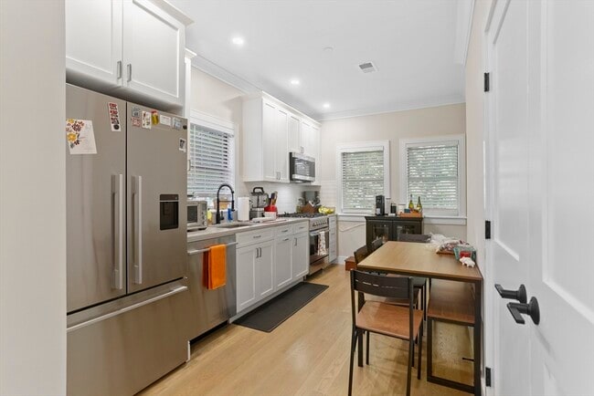 Building Photo - 13 Reedsdale St