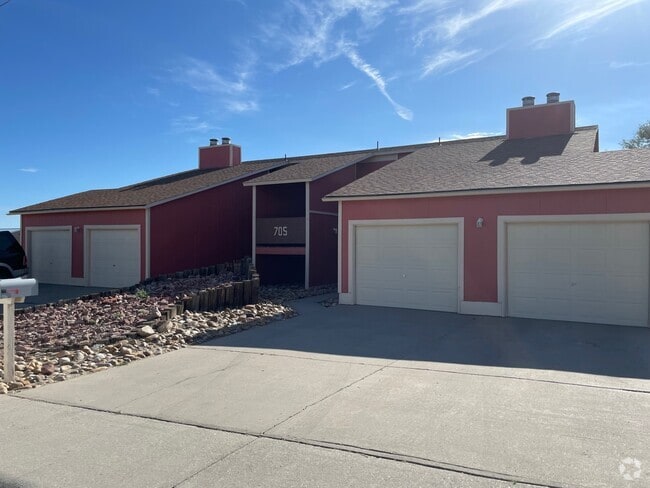 Building Photo - 704 Miller Ct