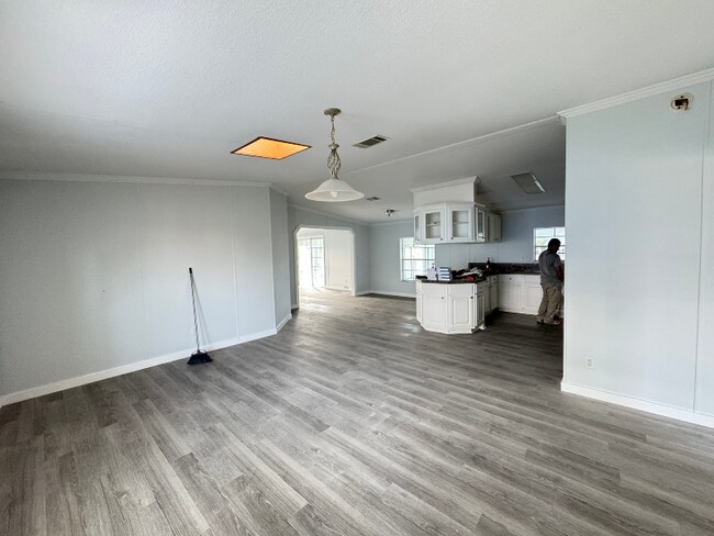 Foto del edificio - 1005 Waterway Dr
