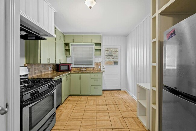 Foto del edificio - 301 E 34th St