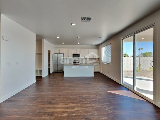Foto del edificio - 8875 N 171st Drive