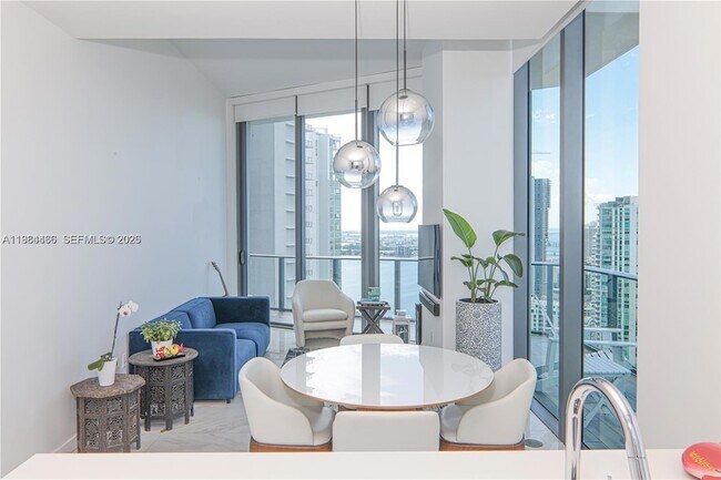 Foto del edificio - 501 NE 31st St