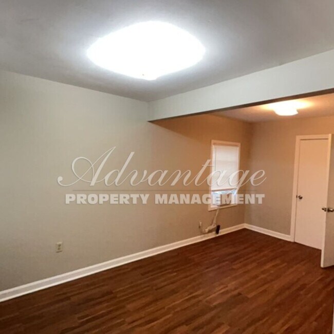 Foto del edificio - Super Cute 2 bedroom Home - South  Memphis...