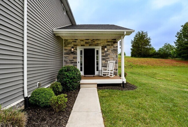 Building Photo - 3 Bedroom Home in Goode