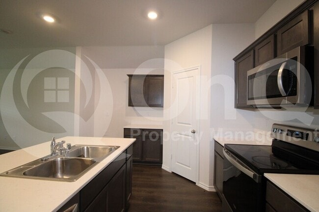 Foto del edificio - 902 Old Blf Ln