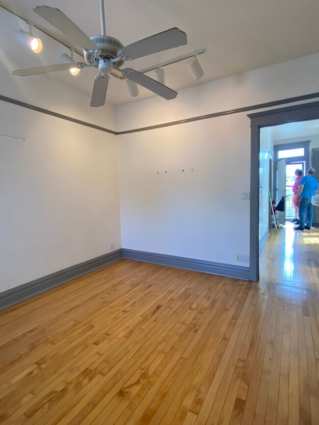 Building Photo - 2533 W Cortez St