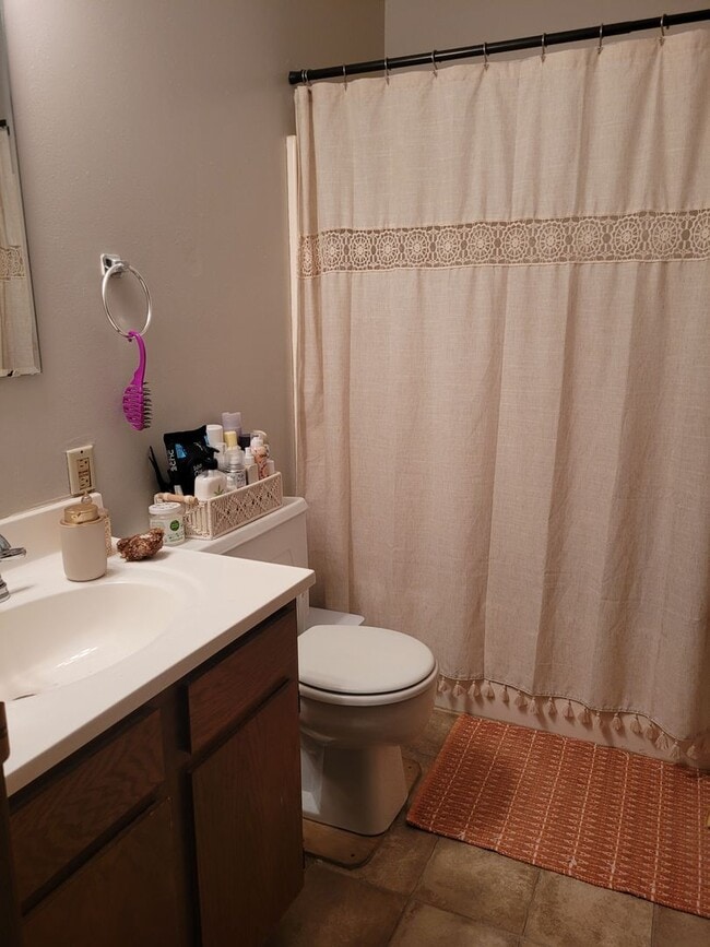 Building Photo - One bedroom One bath