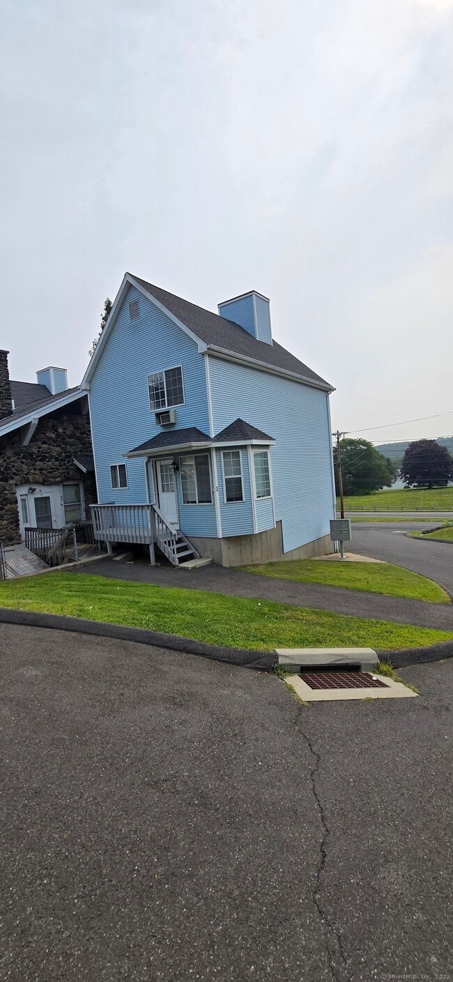 Foto del edificio - 106 Wakelee Rd