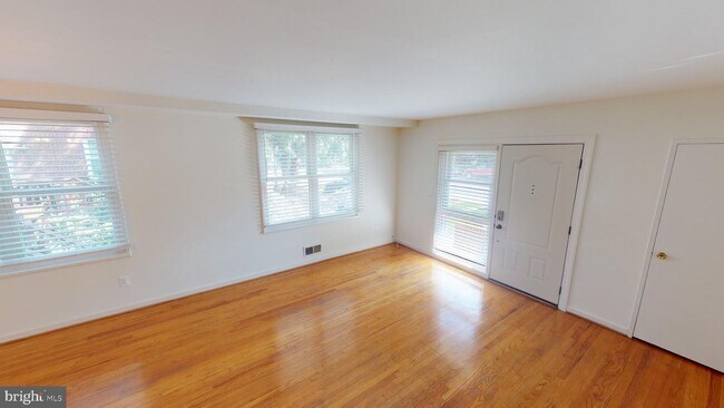 Building Photo - 16 E Taylor Run Pkwy