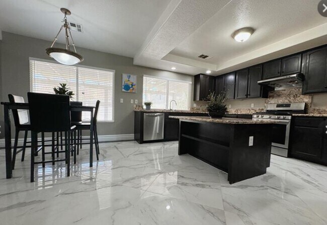 Cocina - 9848 Sonora Bend Ave