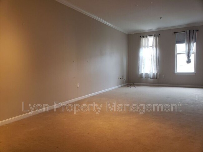Foto del edificio - 903 Providence Pl