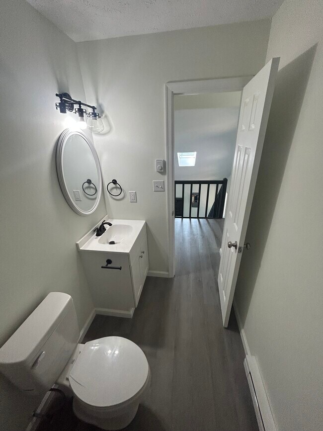 Building Photo - 9670 Stony Hollow Dr