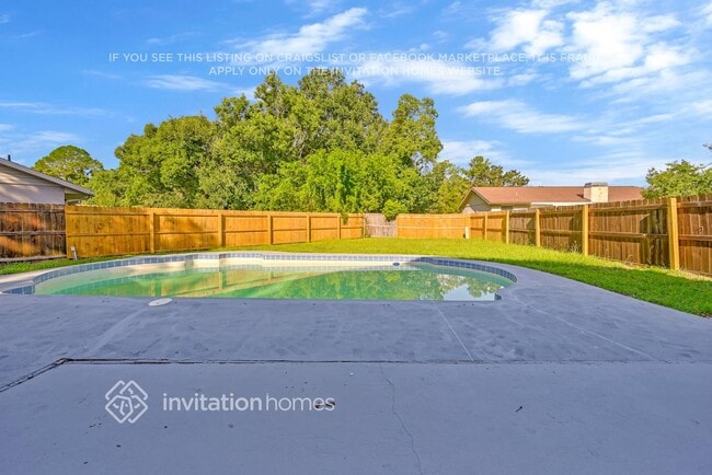 Foto del edificio - 921 Oak Forest Dr