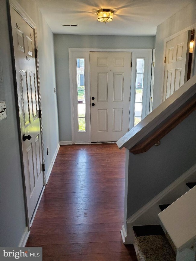 Building Photo - 305 Fox Trail