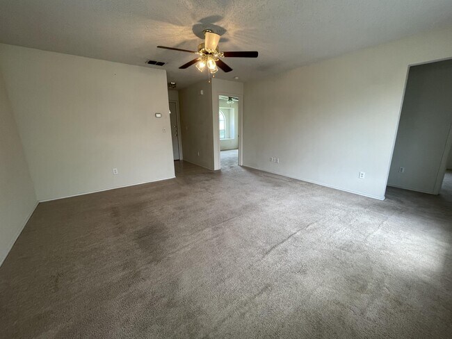 Foto del edificio - 7721 Wolf Dr