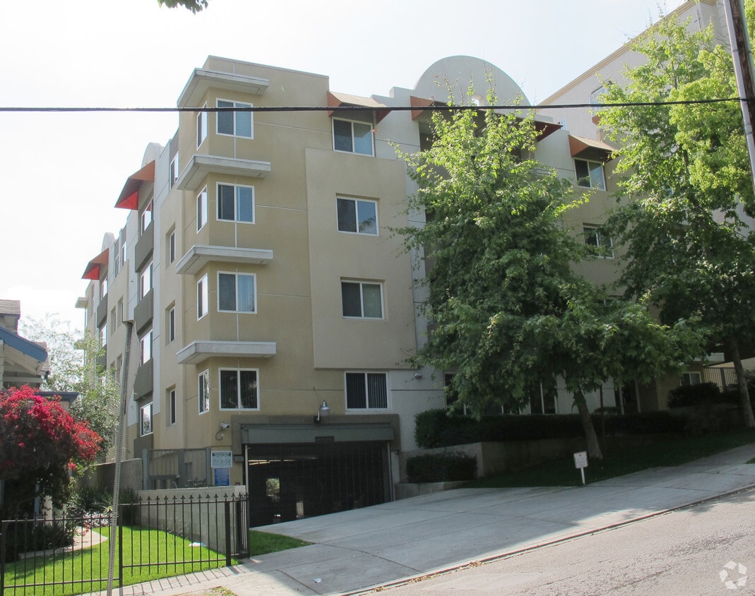 Building Photo - Coronitas Apartments