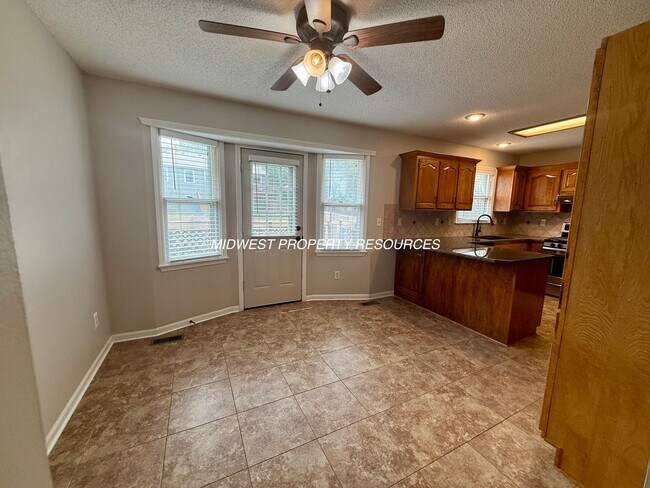 Foto del edificio - Spacious 3 Bed, 2.5 Bath Home with Finishe...