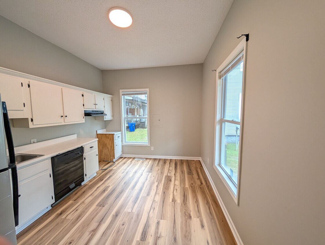 Foto principal - Remodeled! Walkable! 2 bedroom/1 bath