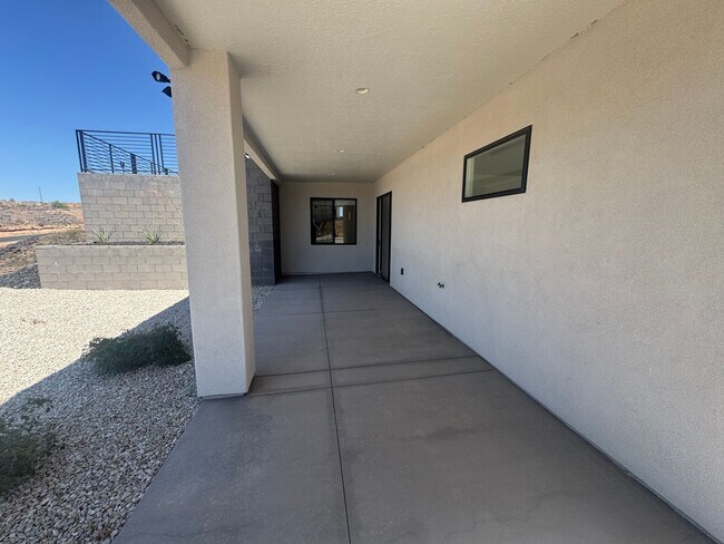 Foto del edificio - Beautiful 3 Bed, 3 Bath Home – All Utiliti...