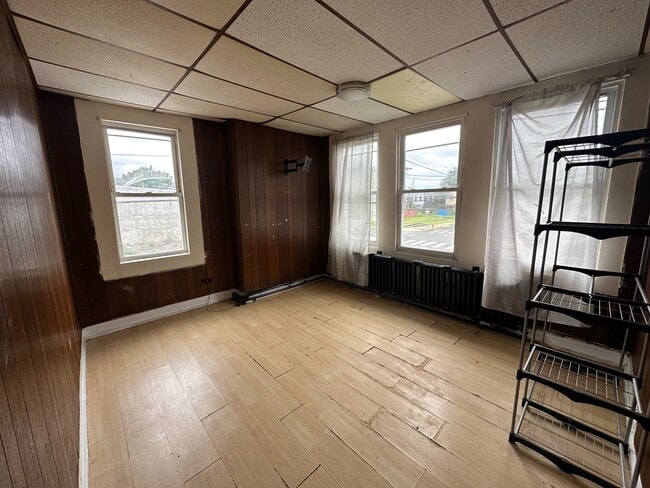Building Photo - 1327 W Seltzer St