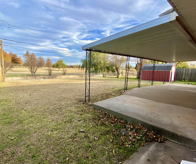 Building Photo - 6712 S Villa Ave