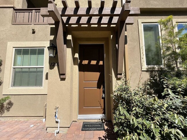 Building Photo - Modern Oceanside Townhome with Resort-Style Amenities