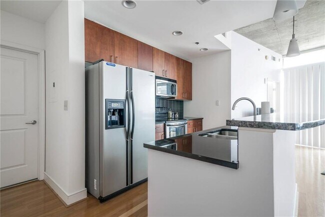 Foto del edificio - 950 W Peachtree St NW