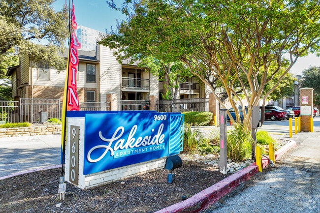 Building Photo - Lakeside Apartments