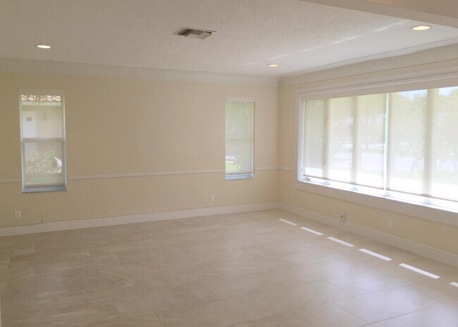 Building Photo - 6593 Serena Ln