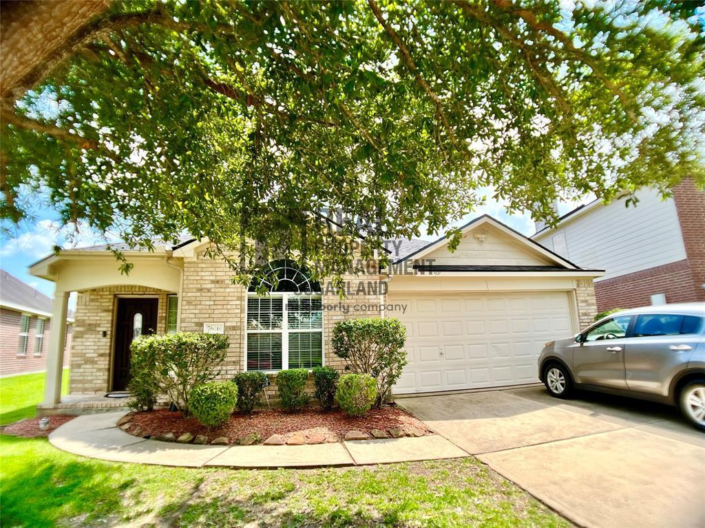 Foto principal - 7626 Butler Lakes Ct