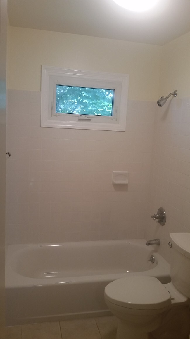 Bathroom - 74 View St W