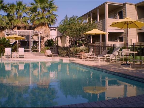 Foto del edificio - 6220 Fairdale Ln