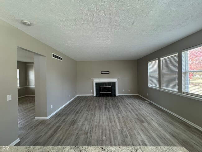 Building Photo - 344 W Columbine Ln